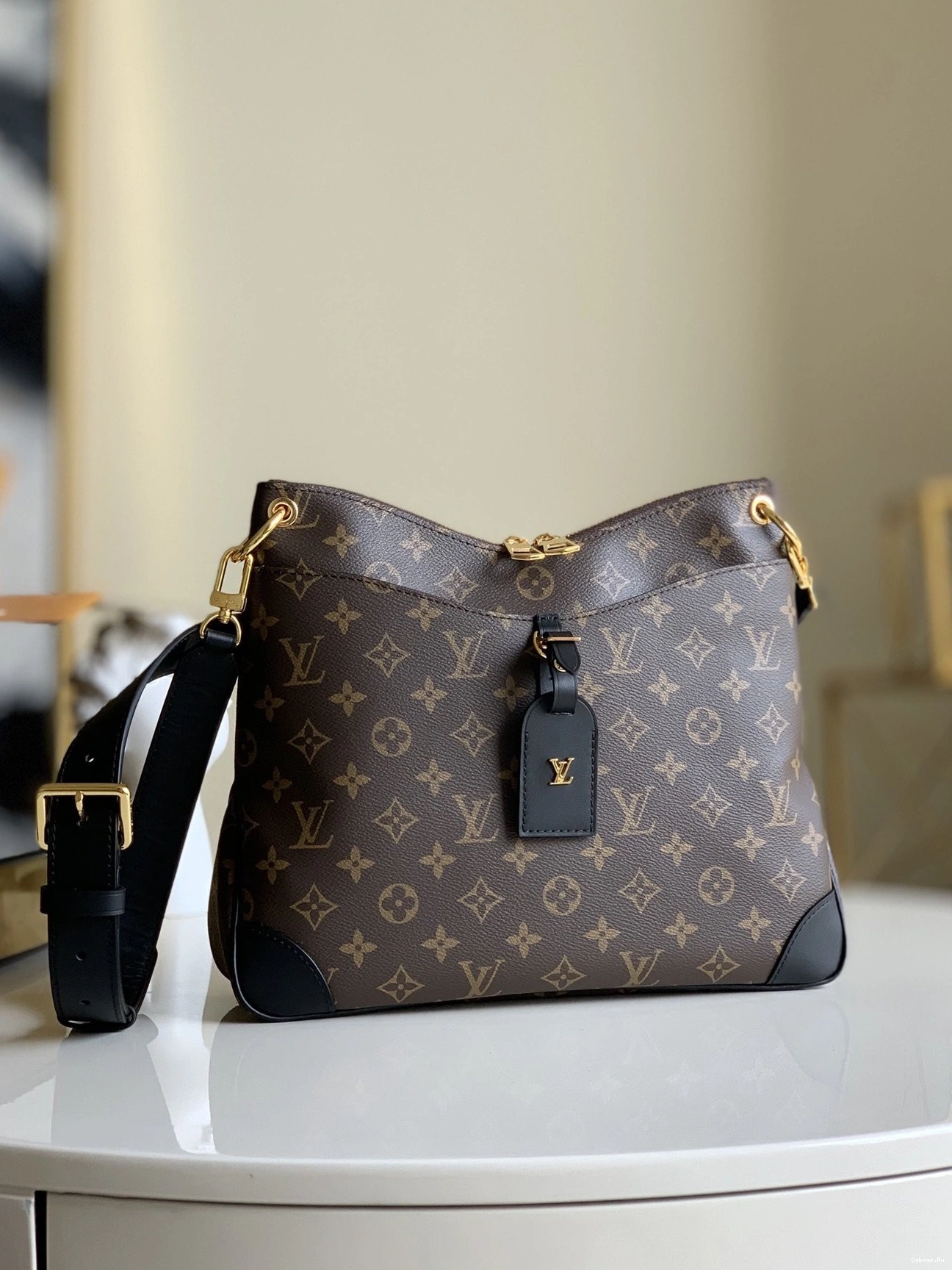 LOUIS VUITTON MM ODÉON 0102